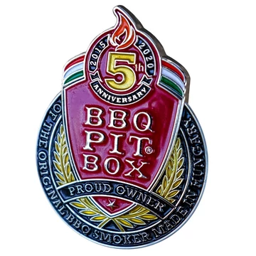 BBQ Pit Box® jubileumi jelvény
